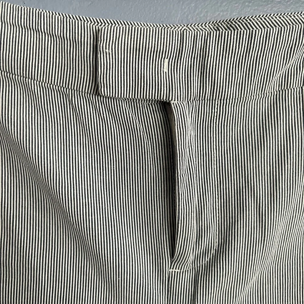 Coldwater Creek Size 10 Navy White Stripe Capri Preowned - Picture 2 of 8
